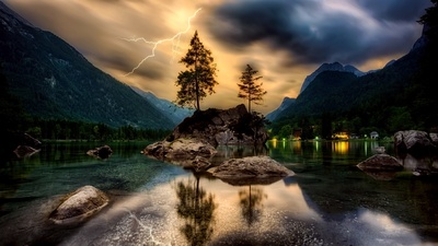 暴风雨正在酝酿的图片-雷击