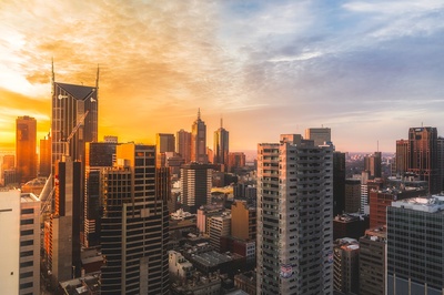 大城市生活的图片-白天高层建筑视图