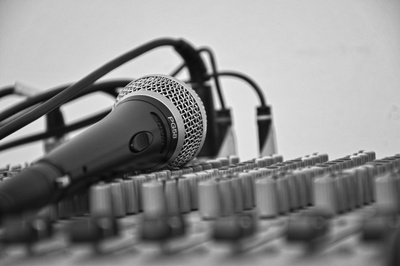 让音乐播放的图片-专业话筒音频混音器