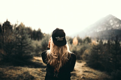 探索世界的图片-女人的照片