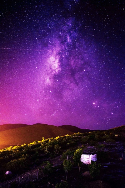 夜间的图片-紫色夜空照片