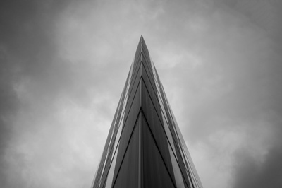 城市形态的图片-高层建筑灰阶摄影
