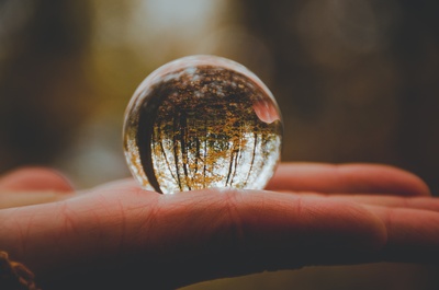 Lensball Photography的图片-水晶球特写照片