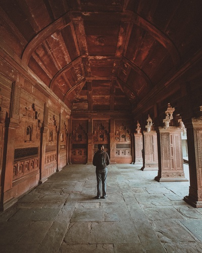 Diwali的图片-佛教寺院里的游客