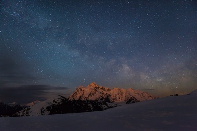 自然的图片-夜景雪山