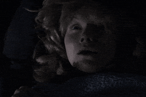 女人的gif-scared woman GIF