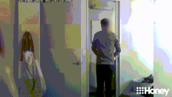 女人的gif-woman roommate GIF