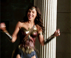 女人的gif-Happy Wonder Woman GIF