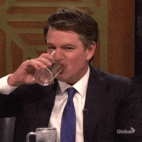 马特·达蒙GIF的gif-saturday night live drinking GIF by globaltv