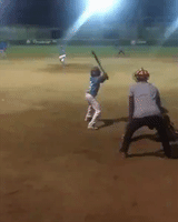 在家上班的gif-steal home avoiding the tag GIF