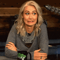 惊吓的gif-jessica chobot no GIF
