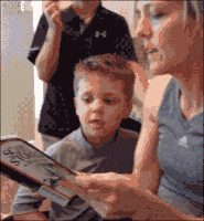 惊吓的gif-scared book GIF
