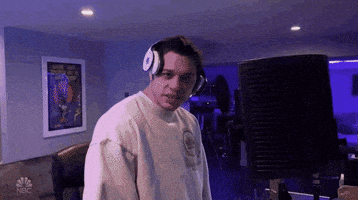 每日GIF(2020-04-15)的gif-Snl Headphones GIF by Saturday Night Live