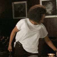 拜拜的gif-Going Wanda Sykes GIF by Spike