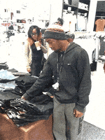 震惊的gif-shocked shopping GIF