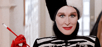 真好笑的gif-Amused Glenn Close GIF