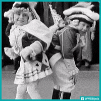 好玩的gif-back to back dancing GIF by WDR