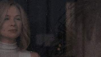 每日GIF(2020-04-26)的gif-Plotting Renee Zellweger GIF by NETFLIX