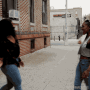 [NewYork] Handshake Archives的gif的gif-Tara and Mea