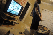 GIFMAGAZINE MEME的gif的gif-ゲームに夢中になりすぎてテレビ画面に衝突する男性