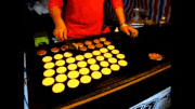 GIFMAGAZINE MEME的gif的gif-早業GIFs「ホットケーキを裏返す」