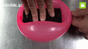 GIFMAGAZINE MEME的gif的gif-風船を使ってスマホカバーを一瞬で作る技