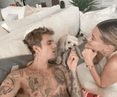 每日GIF(2020-05-09)的gif-Ariana Grande Family GIF by Justin Bieber
