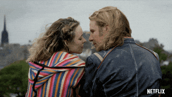 每日GIF(2020-08-01)的gif-Rachel Mcadams Lol GIF by NETFLIX