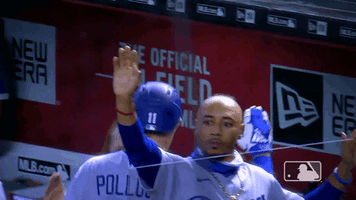 每日GIF(2020-08-03)的gif-Waving Major League Baseball GIF by MLB
