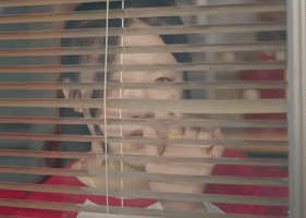每日GIF(2020-08-09)的gif-Window Looking GIF by (G)I-DLE