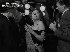 每日GIF(2020-08-11)的gif-Creeping Close Up GIF by Paramount Movies