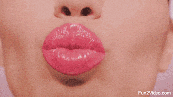 每日GIF(2020-08-11)的gif-Kiss GIF