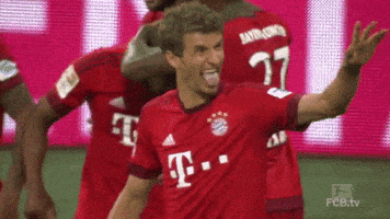 每日GIF(2020-08-15)的gif-Wagging Thomas Muller GIF by FC Bayern Munich