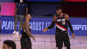 每日GIF(2020-08-17)的gif-Carmelo Anthony Hug GIF by NBA