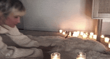 每日GIF(2020-08-21)的gif-Kristen Wiig Flirt GIF by Saturday Night Live