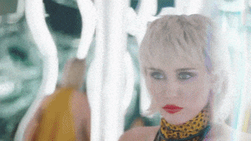 每日GIF(2020-08-22)的gif-Midnight Sky GIF by Miley Cyrus
