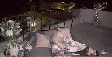每日GIF(2020-09-21)的gif-Alex Borstein Abc GIF by Emmys