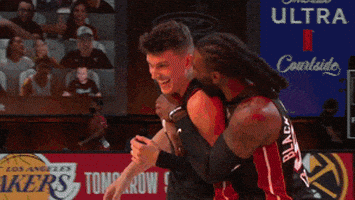 每日GIF(2020-09-25)的gif-Nba Playoffs Hug GIF by NBA