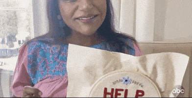 每日GIF(2020-09-28)的gif-Mindy Kaling Help GIF by Emmys