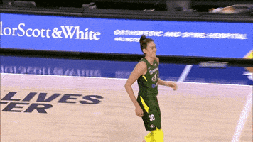 每日GIF(2020-10-04)的gif-Breanna Stewart Hug GIF by WNBA