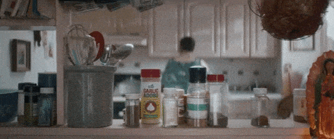 每日GIF(2020-10-08)的gif-Movie Stealing GIF by NETFLIX