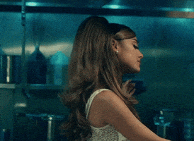 每日GIF(2020-10-28)的gif-Kitchen Baking GIF by Ariana Grande
