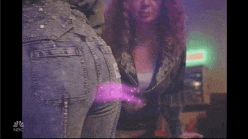 每日GIF(2020-10-30)的gif-Smelling Maya Rudolph GIF by Saturday Night Live