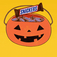 每日GIF(2020-11-01)的gif-Trick Or Treat Halloween GIF by SNICKERS
