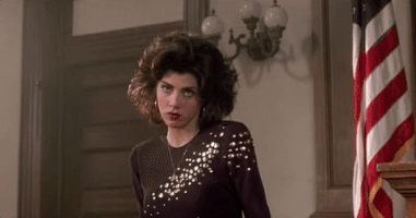 每日GIF(2020-11-20)的gif-Sitting Marisa Tomei GIF