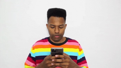 每日GIF(2020-11-22)的gif-Texting Blicky GIF by Black Prez