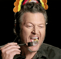 每日GIF(2020-11-26)的gif-Blake Shelton Eating GIF by The Voice