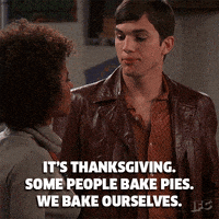 每日GIF(2020-11-26)的gif-Ashton Kutcher Thanksgiving GIF by IFC