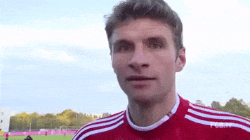 每日GIF(2020-12-02)的gif-Thomas Muller Soccer GIF by FC Bayern Munich