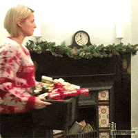 每日GIF(2020-12-03)的gif-decorating christmas tree GIF